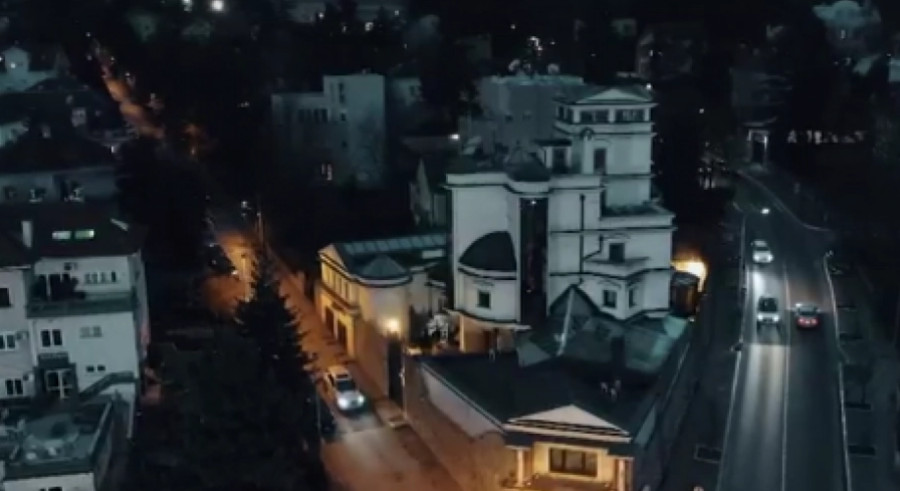 NEKI OD NJIH SU PRVI PUT ISPRED KAMERA Ovo su svi naslednici Cecine sestre Lidije, blizance i sama pjevačica jedva razlikuje (VIDEO)