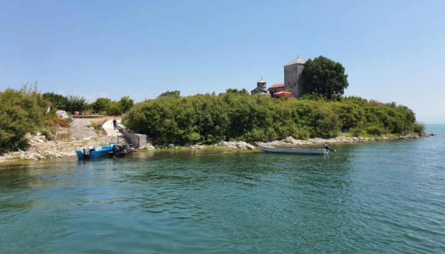 PRIČA O LJUDIMA VELIKOG SRCA: Mišo, Srbin sa Cetinja, oživio prelijepu ZABAČENU SVETINJU za koju malo ko zna (FOTO)