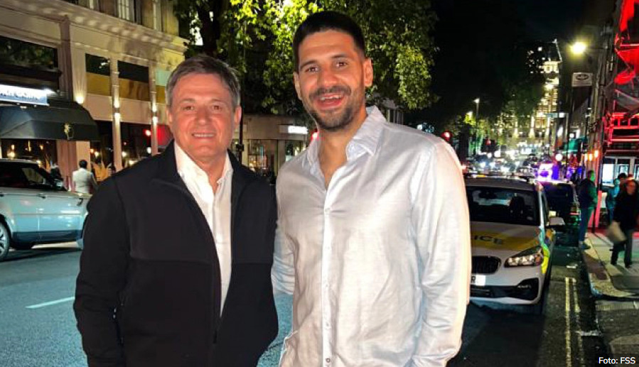 MALI JE LONDON ZA OVAKVE LEGENDE Selektor Piksi posjetio Mitrovića, napadač ga odveo u provod (FOTO)