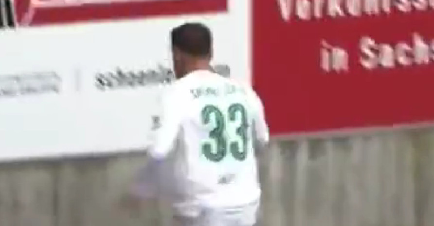 UŽASNA SCENA IZ NJEMAČKE Fudbaler se zakucao u betonski zid, pa se srušio na zemlju (VIDEO)