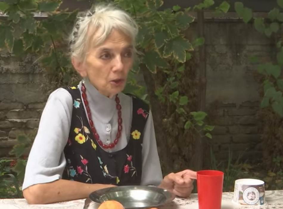 BACALI SU HRANU, A JA SAM IH MOLILA SAMO ZA JEDNU KANTICU: Strašna priča Vesne Pećanac - "Bila je dotjerana, a ja GLADNA"
