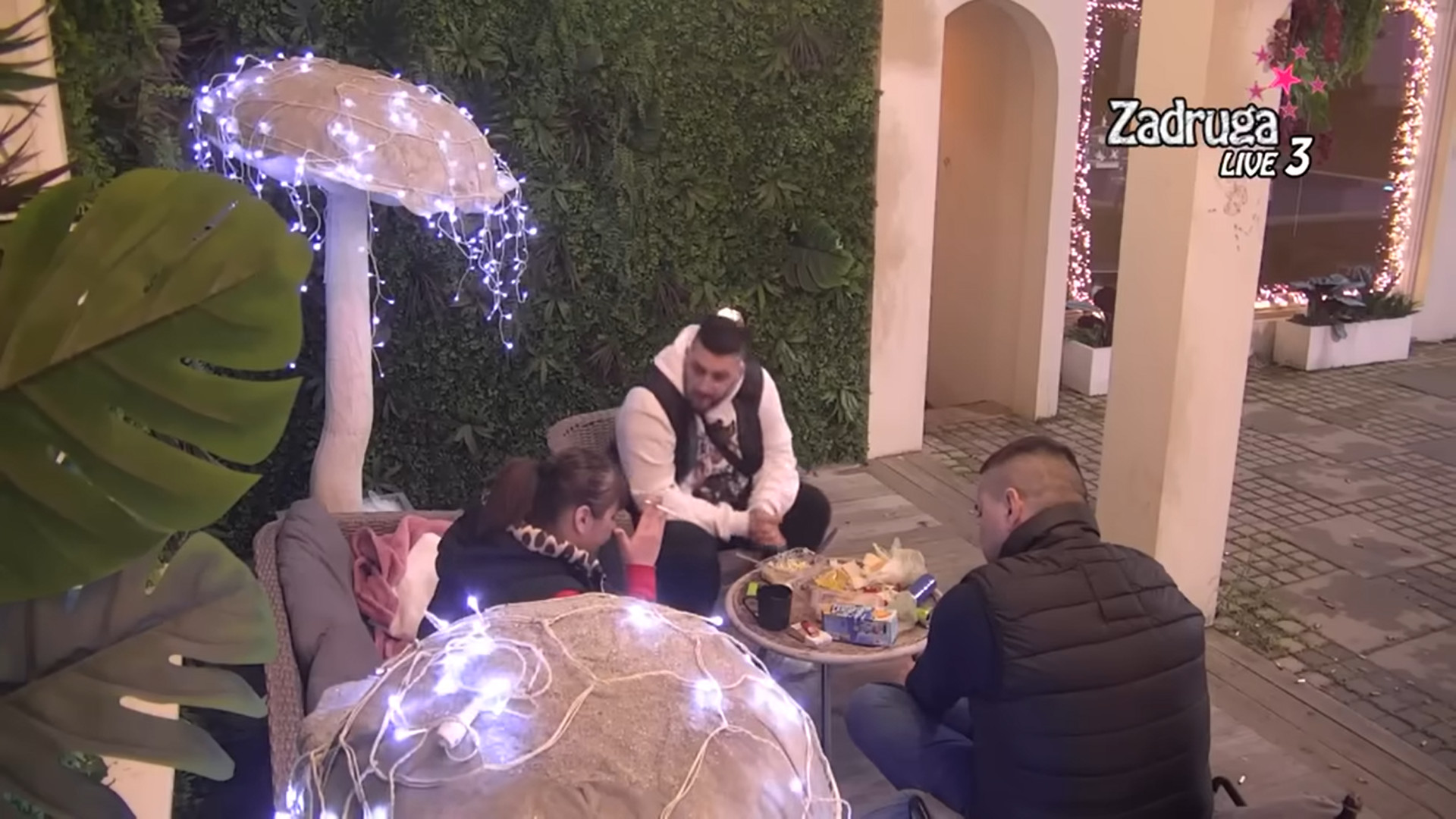 TEK ĆE DA LETI PERJE! BEBICA udario na Mariju Kulić!