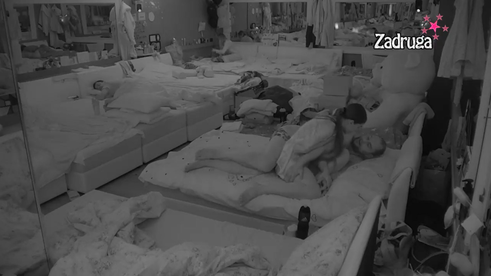 UZAVRELE STRASTI U CIK ZORE: Zvezdanu i Anđeli popustile sve kočnice