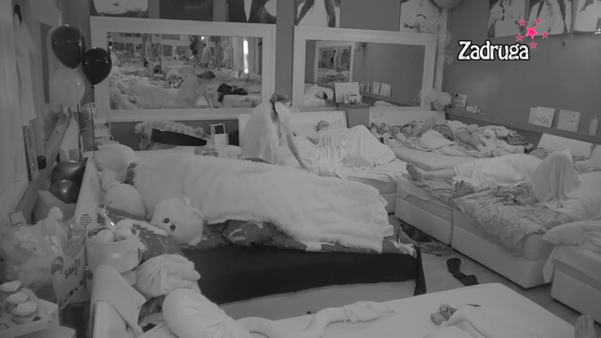 MEGA BRUKA VRELA AKCIJA! Maja jaše Cara, a on je ponižava! (VIDEO 18+)