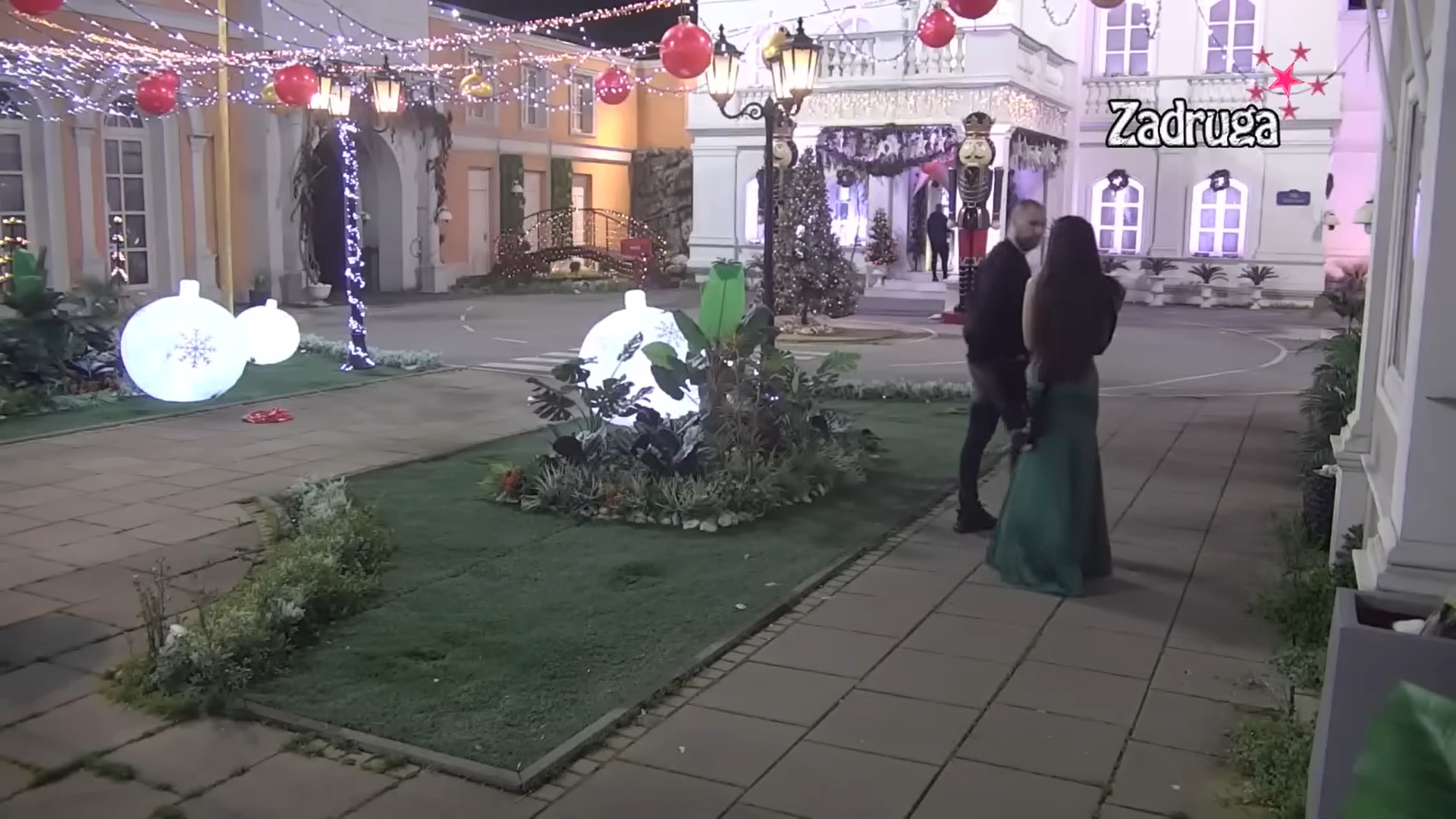 NEMAŠ DUŠE Anđelu pogodila pesma, pa se okrenula ka Zvezdanu i otpevala mu ove stihove