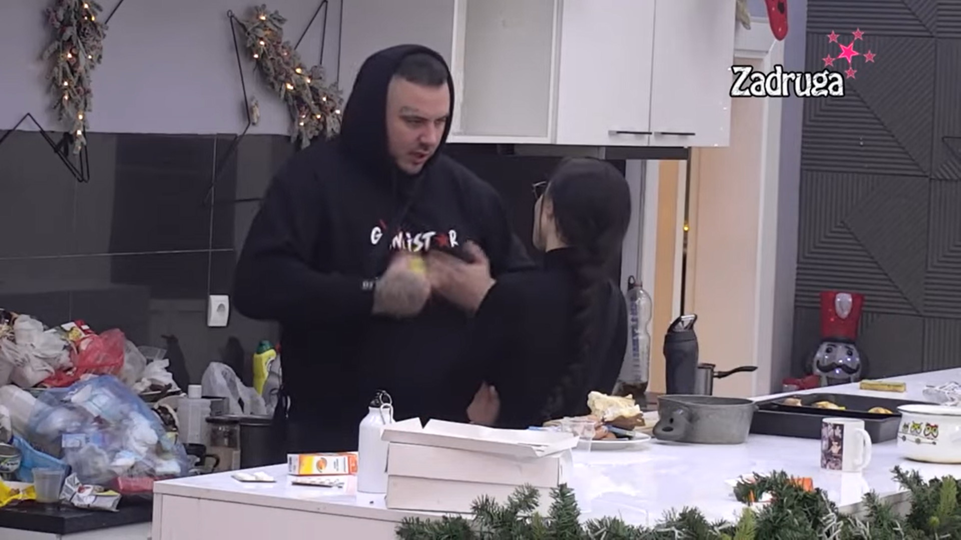 "NE MOGU DA BUDEM SA TOBOM" Car sasuo Maji sve u lice! SAD JE DEFINITIVNO KRAJ! Maja plače kao malo dete! (VIDEO)