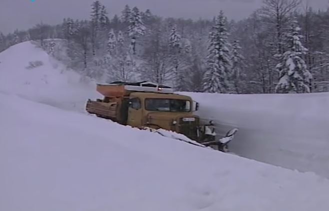Oprezno vozite, na sjeveru ima poledice i odrona