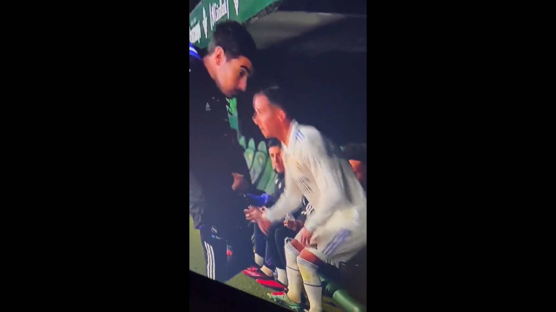 Fudbaler Reala nezadovoljan Anćelotijevom izmjenom bijesnio na klupi