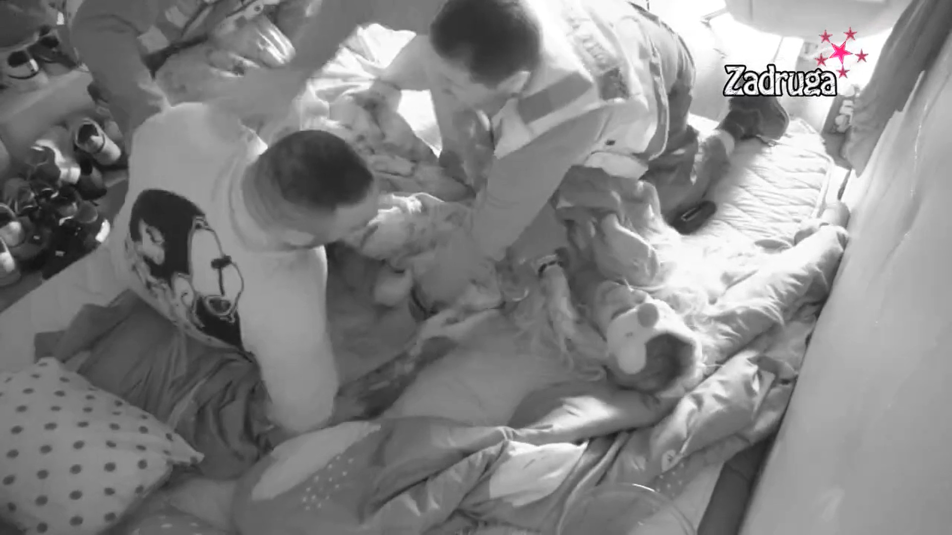ULETELA U VRELU AKCIJU! Car se dohvatio s Majom, Aleks podivljala, on je DAVIO! VIDEO