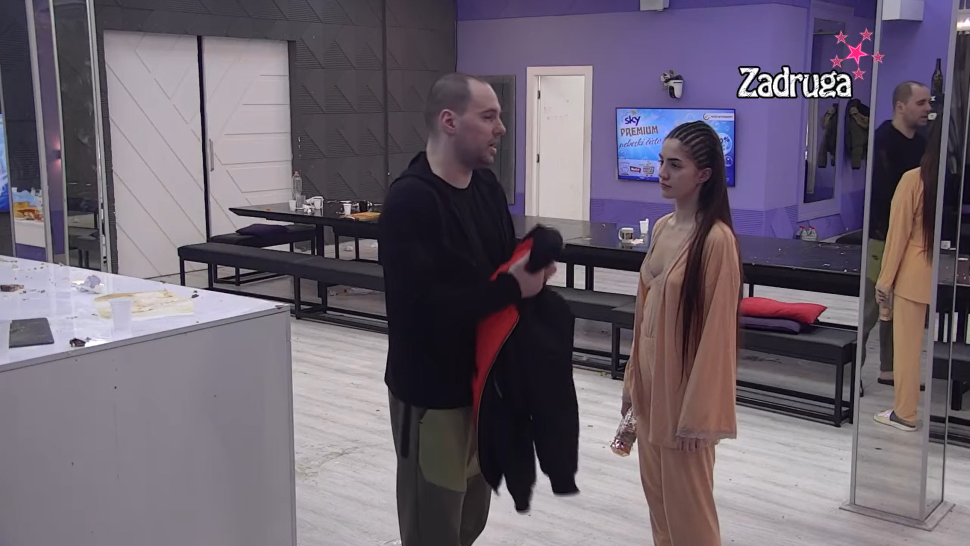 PSUJE JE I ŠIKANIRA Zvezdan ne prestaje da se iživljava nad Anđelom