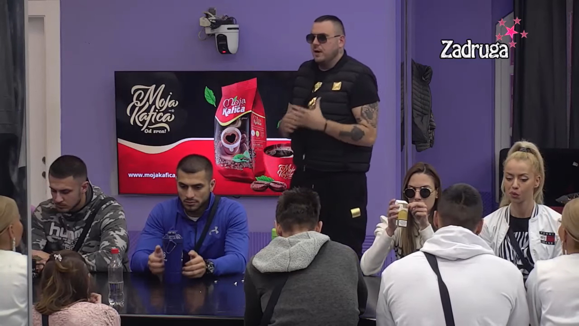 CAR UDARIO NA ALEKS Nastao opšti haos! Opet im je Dejan za sve kriv! (VIDEO)