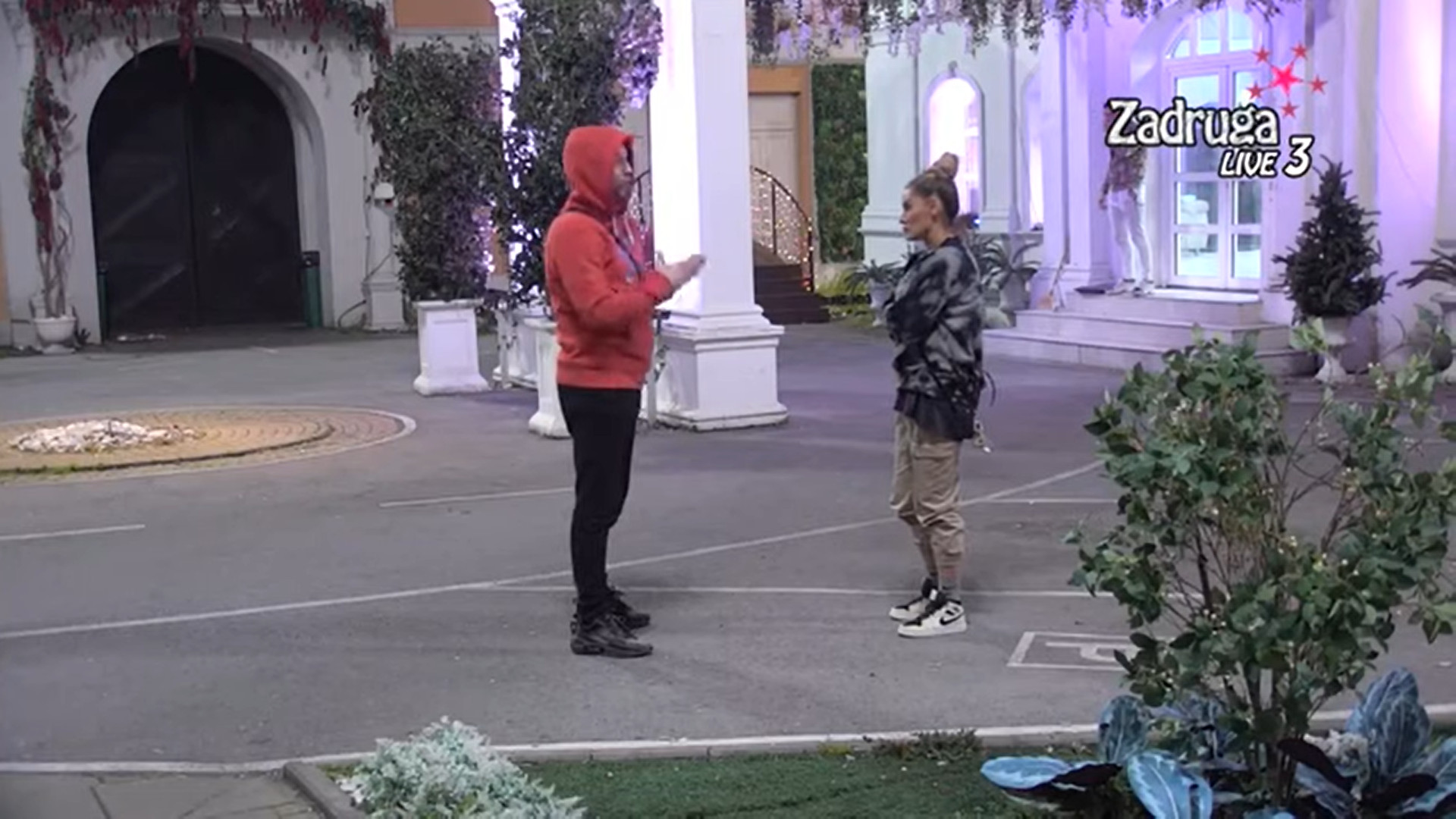 ANA BI DA SE POMIRI SA ZVEZDANOM Skandalozni telefonski poziv između Slavnića i Ćurčićeve menja sve!