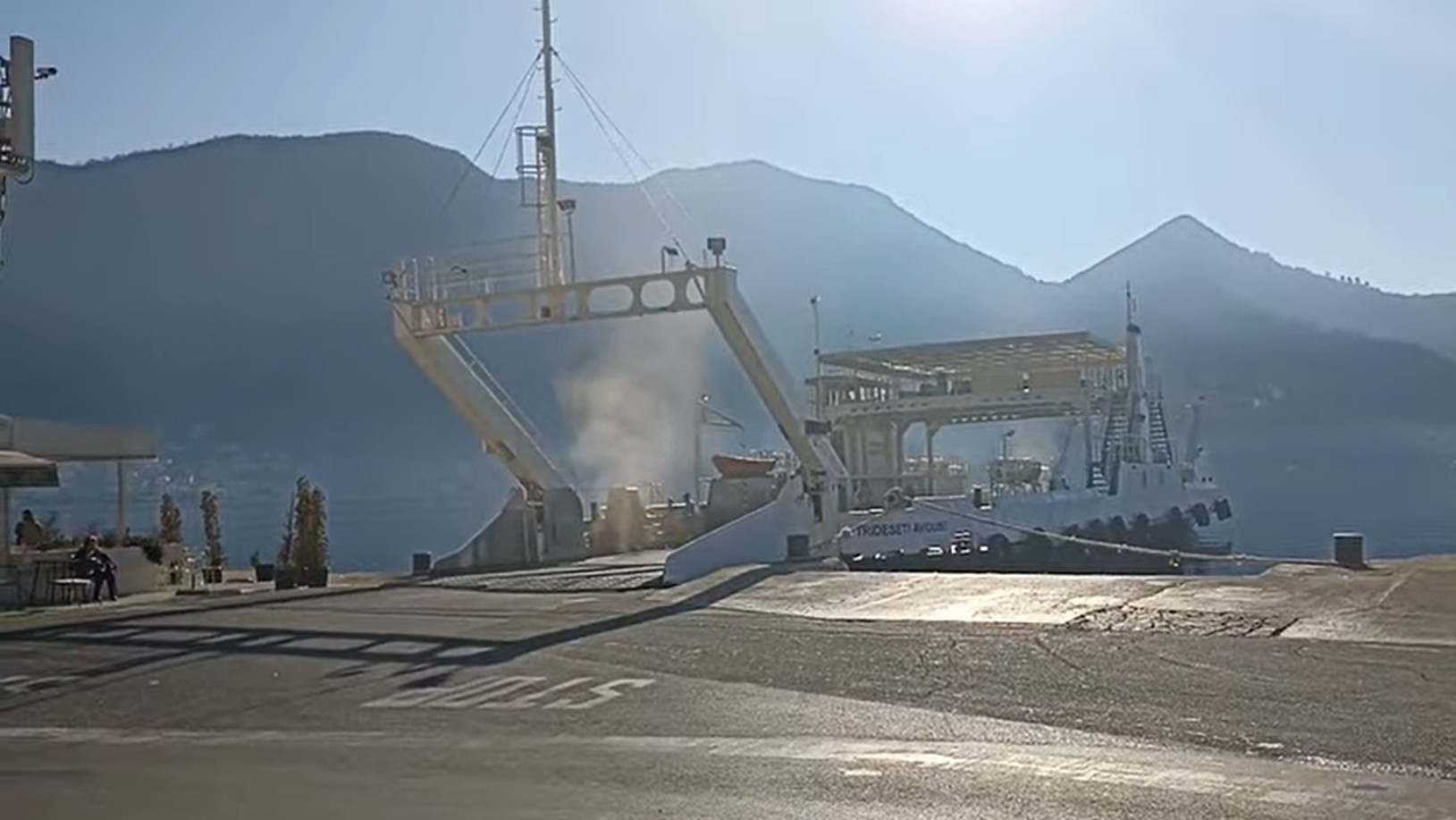 Požar na trajektu "Trideseti avgust" (VIDEO)