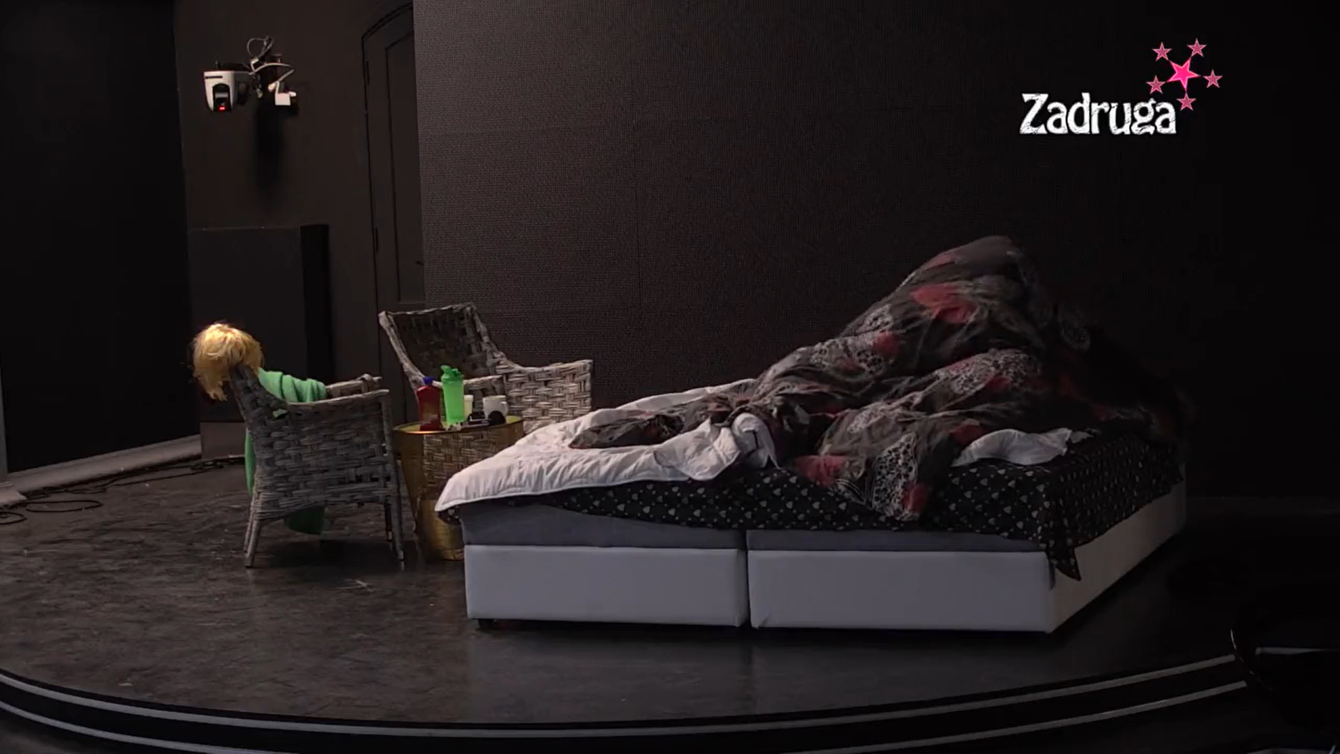 VRELA AKCIJA ZA ISTORIJU! Miljana jauče na sav glas, Zola stenje i dodaje gas! (VIDEO 18+)