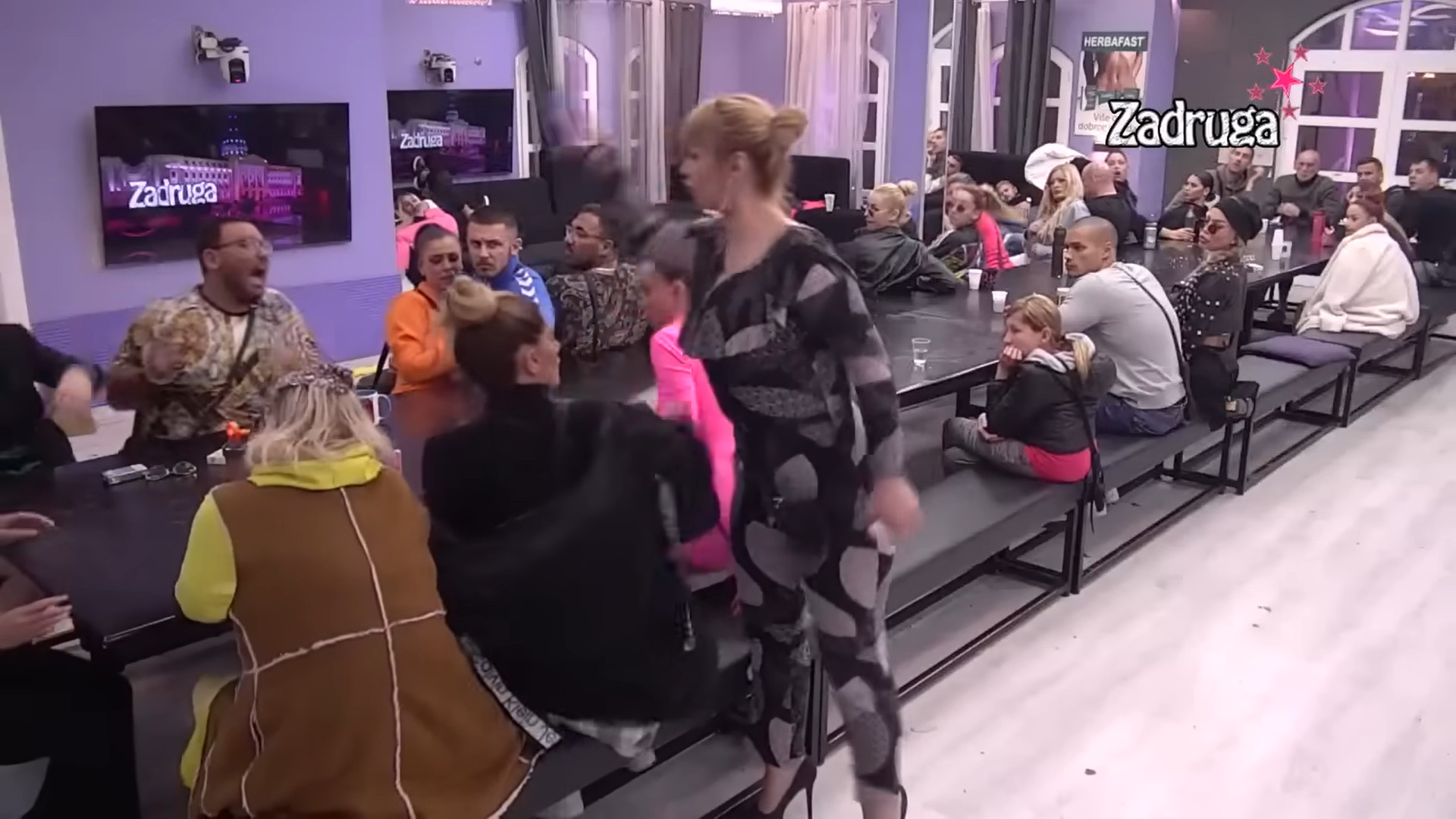 BOLJE DA SI UMRLA, ODRIČEM SE MAJKE! Sve najgore si zaslužila, život si mi upropastila!