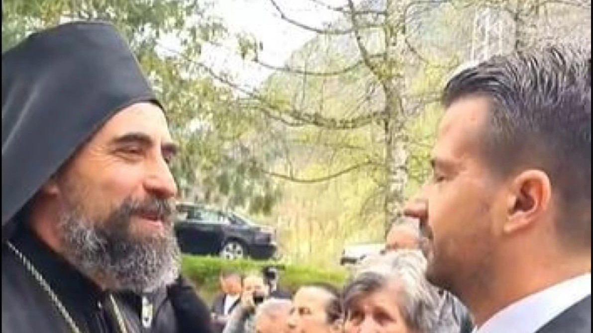 OVO JE ČUDO! OVO SU IZGLEDA NEKA SRETNA VREMENA! Pogledajte reakciju episkopa Metodija kad je ugledao predsednika Milatovića u Murinu (VIDEO)