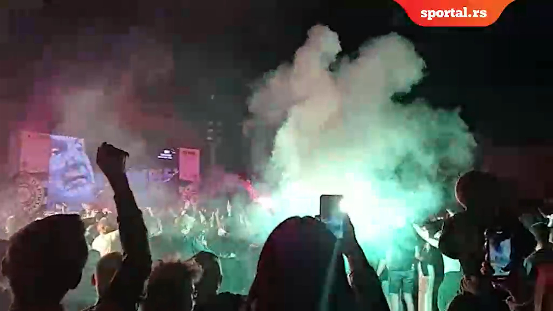 GORI KALEMEGDAN Nekoliko hiljada navijača Partizana se okupilo i bodri crno-bele (FOTO)
