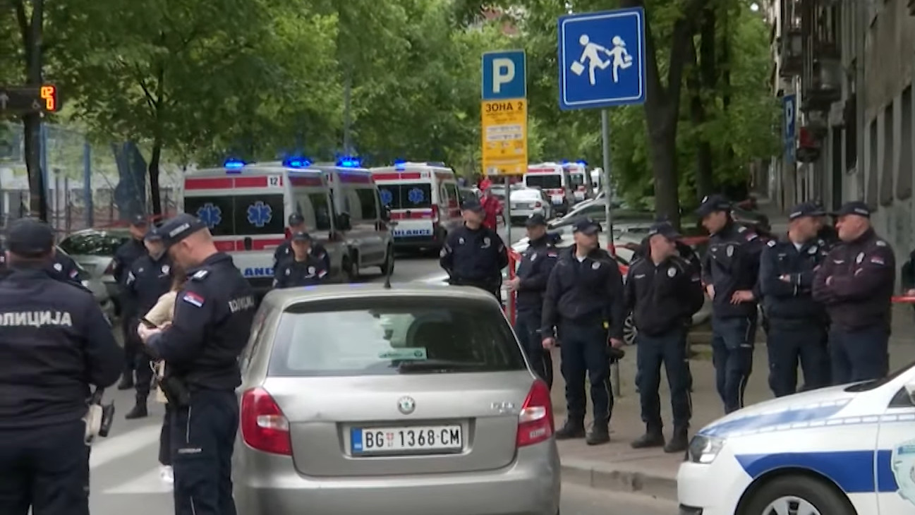 INCIDENT U ŠKOLI U OBRENOVCU Dečak izvadio plastični pištolj tokom minuta ćutanja za poginule na Vračaru