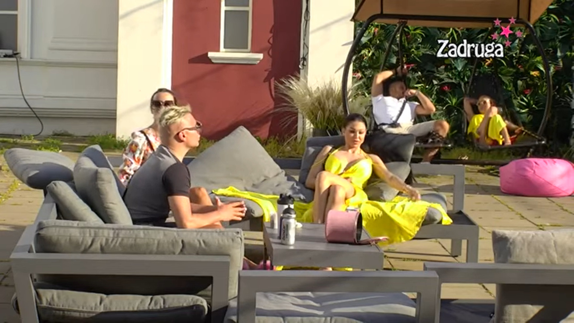 "IZGLEDAŠ KAO LUTKA BEZ KOSTIJU" Brendon sasuo Maji sve u lice, ona se zabezeknula!