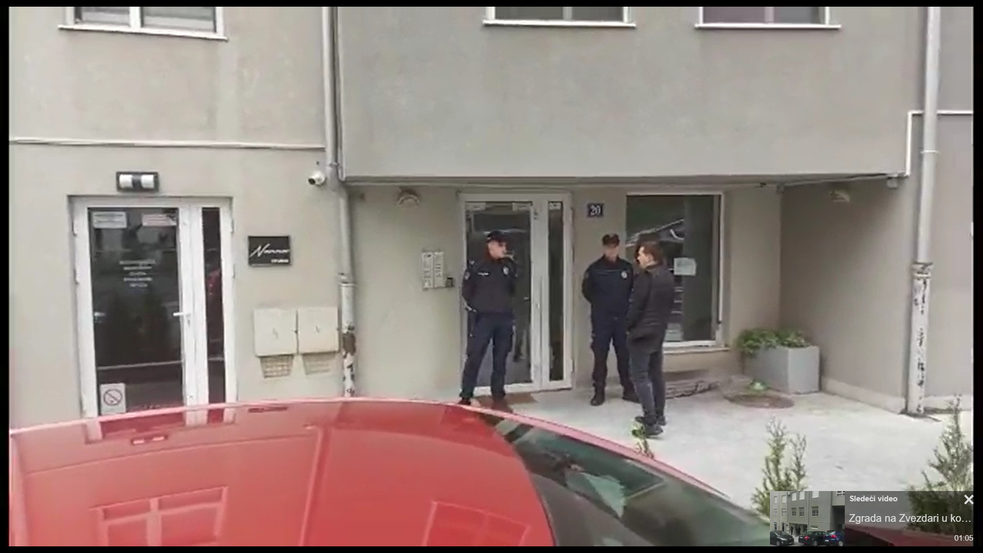 MUK ISPRED ZGRADE Beživotno telo devojke u spavaćici, našla je sestra (FOTO/VIDEO)