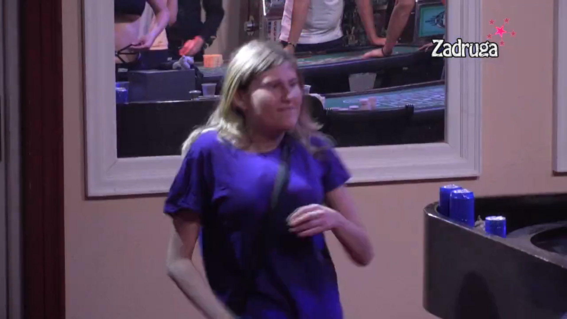 "TREBA MI NEKO MALO MLAĐI" Divna DNK zavodljivim plesom oborila Bilala s nogu