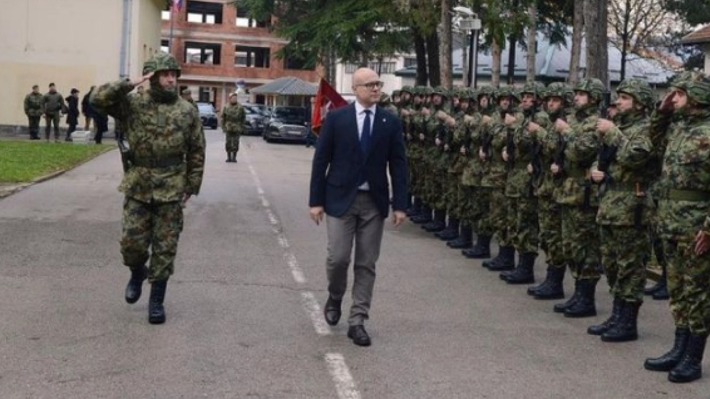 Vučević: Do 14 časova završićemo raspoređivanje jedinica Vojske Srbije