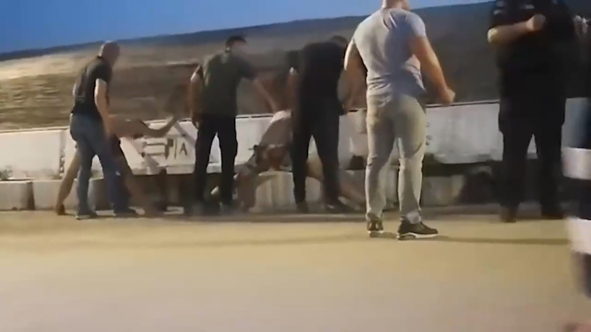 MLADIĆ IZ SRBIJE NAPADNUT SUTOMORU? "Unakazio dečka, čeka hitnu!"