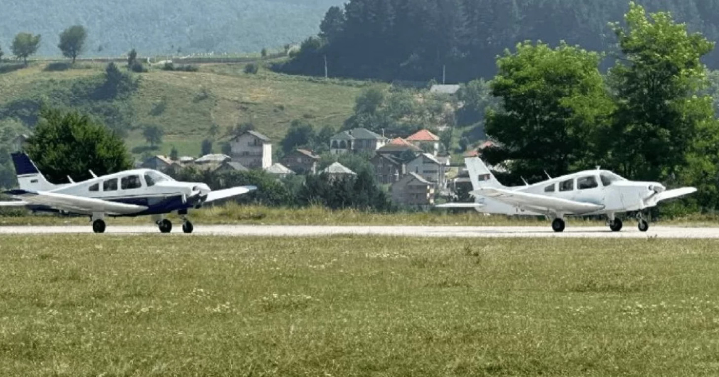 Avion se srušio u Lim, posada ostala nepovrijeđena