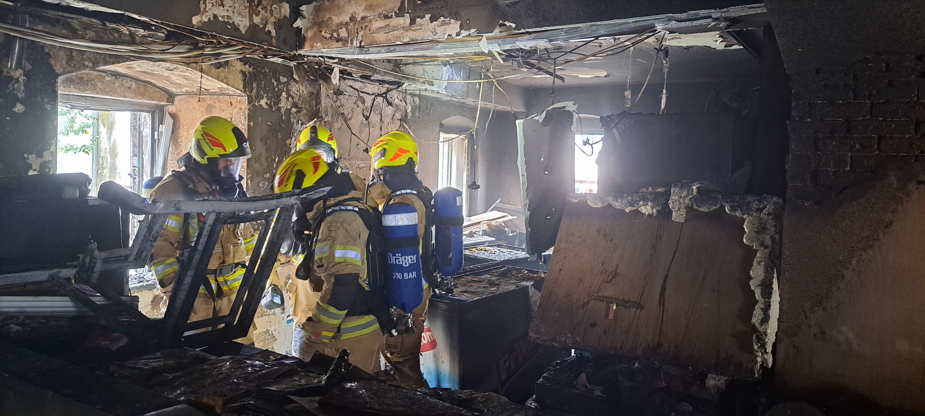 Izgorio kafić u Kotoru (FOTO/VIDEO)