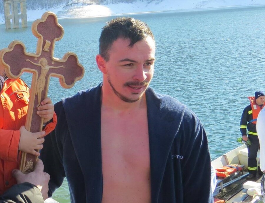 VJEČNI TI POMEN JUNAČE Stefan je uzeo je pušku i viteški otišao u boj za slobodu