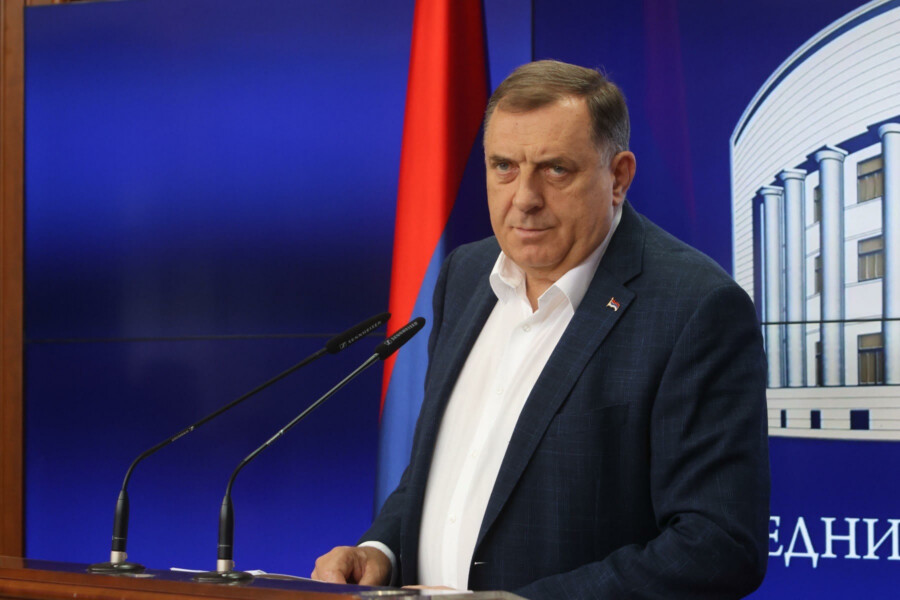 DODIK Pokrenuta istraga ko je Šmitu izdao diplomatsku akreditaciju