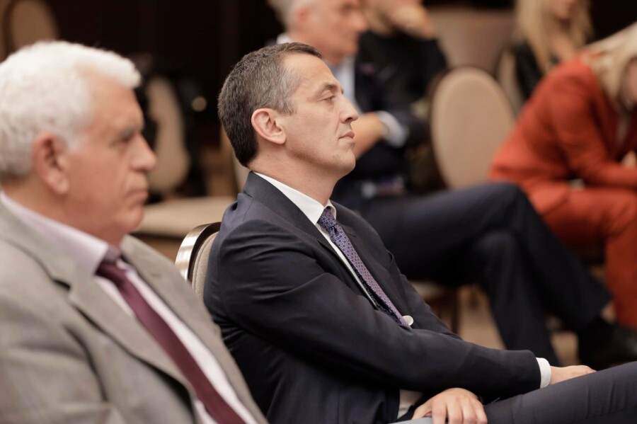 Bošković pali društvene mreže zbog NATO zastava