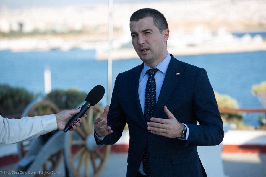 Ambasadori će saslušati Aleksu Bečića u kancelariji Kristine Pope