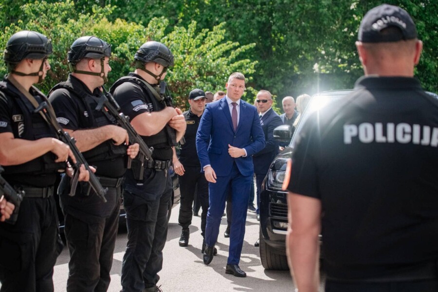 ADŽIĆ Mafija satjerana u rupu a ubrzo će iz rupe biti premještena iza rešetaka