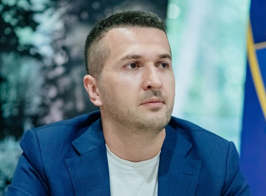 PEJOVIĆ Portparol DPS-a da objasni šta će njihov nosilac liste na fotografiji sa Drešajem