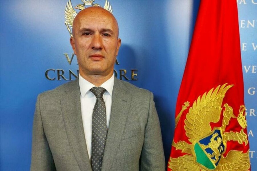 Poslanik Laković priznao da nije u PES-u i da voli mlade političare