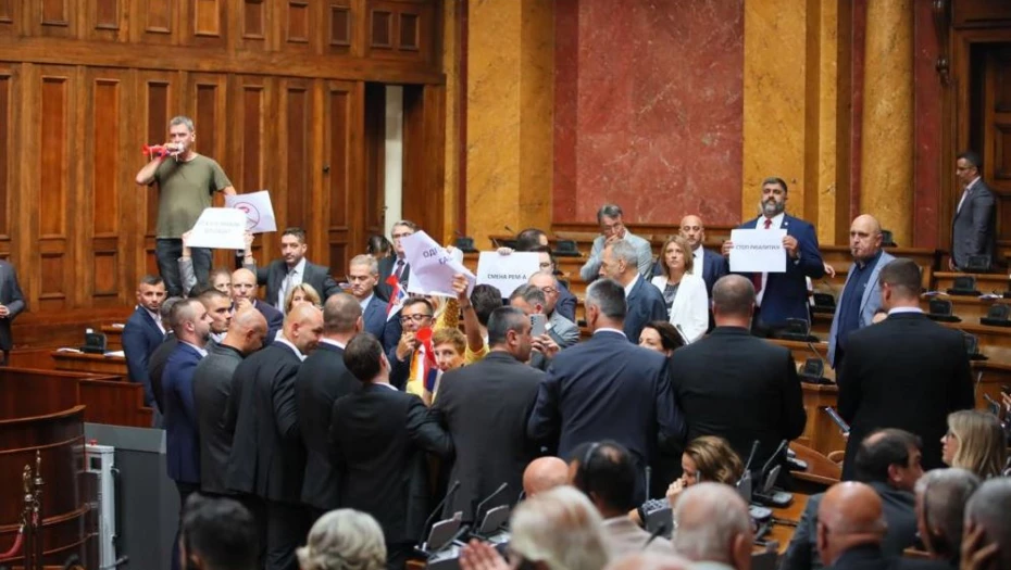OPOZICIJA OPSTRUIRA: Skupština Srbije nastavila rad (prenos uživo)