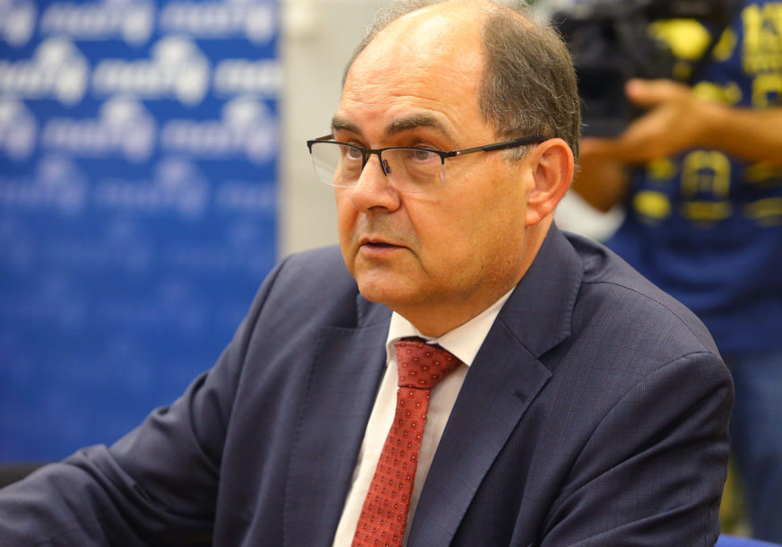 Šmit najavio dolazak u Srpsku i zaprijetio Dodiku