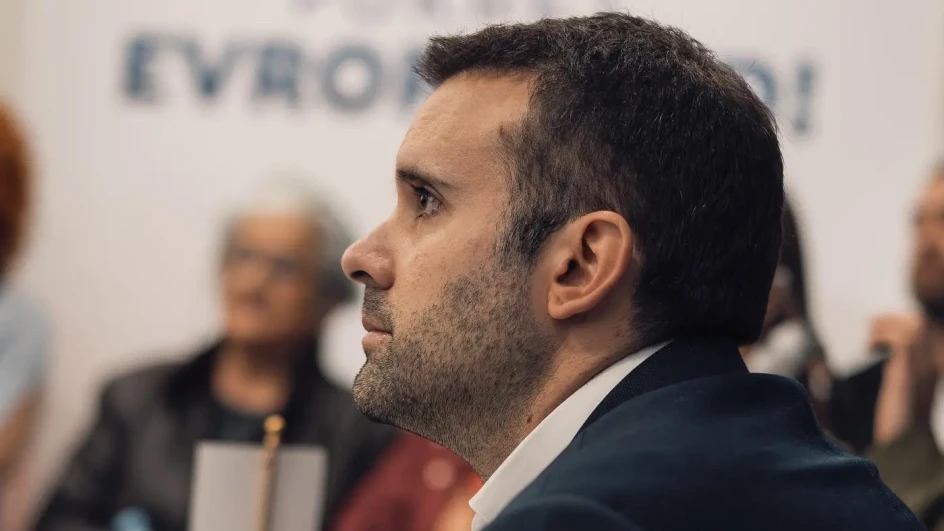 EKSKLUZIVNO: Spajić pokušava da se sastane sa Abazovićem