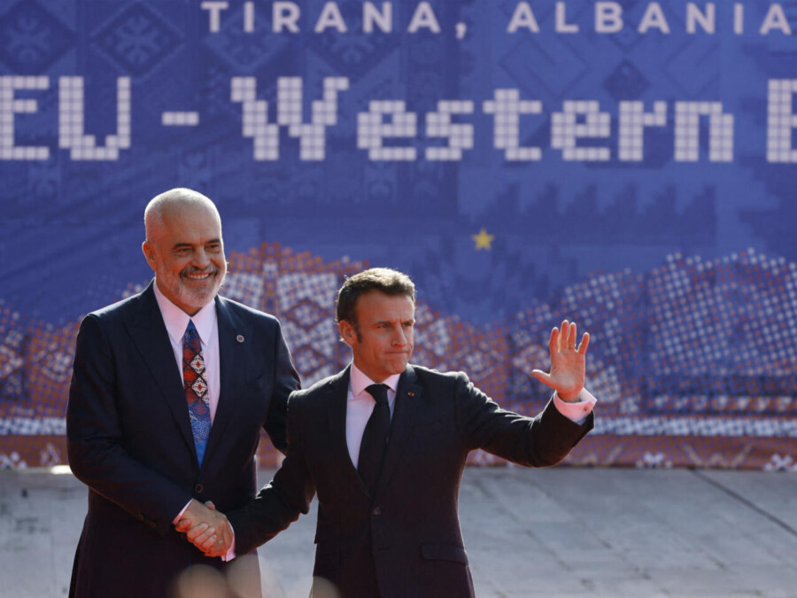 MAKRON Francuska je suspendovala proces vizne liberalizacije sa Prištinom