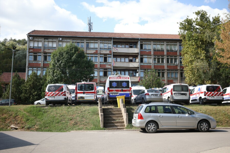 DRAMATIČNO OBRAĆANJE Kurti ljekarima uskraćuje pravo da liječe pacijente