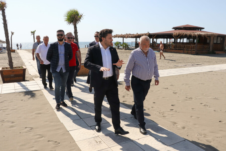 Predata inicijativa da se Stipi Mesiću ukine titula počasnog građanina Podgorice