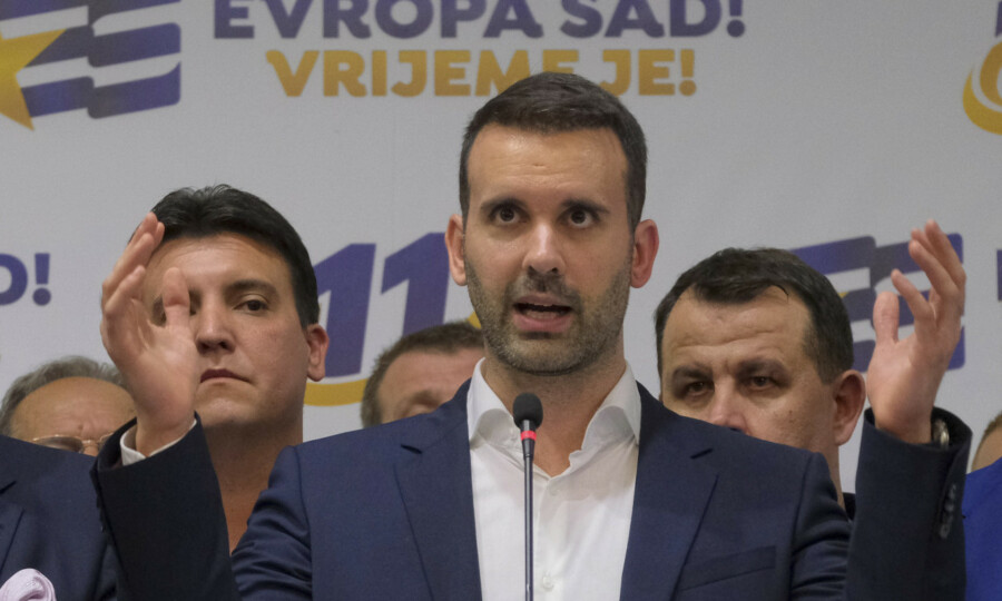 Milojko ponovo ratuje sa istinom ili disciplinuje novu većinu