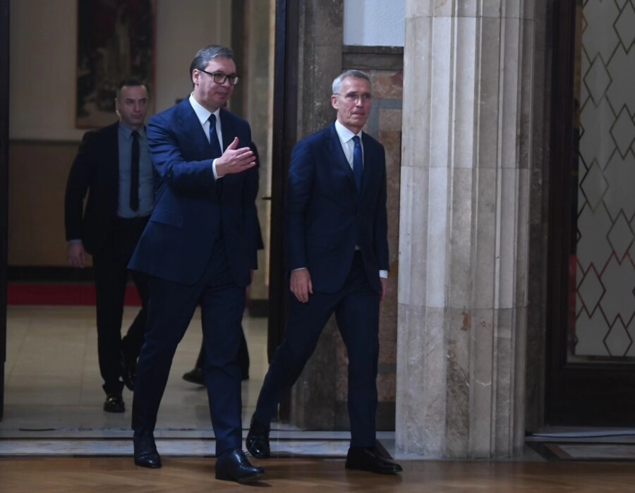 VUČIĆ U LICE STOLTENBERGU Srbija će ljubomorno da čuva svoju vojnu neutralnost