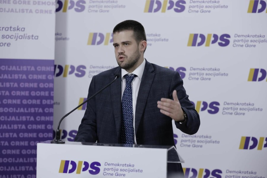 Izmjena Zakona o državljanstvu utapanje Crne Gore u "srpski svet"
