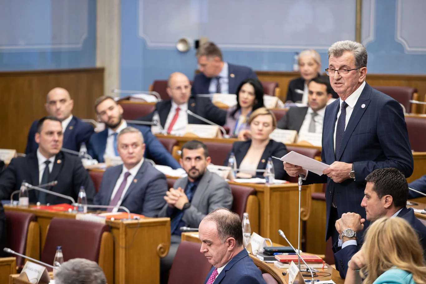 ALBANSKI POSLANIK Radije ću sa četnicima nego sa lopovima (video)