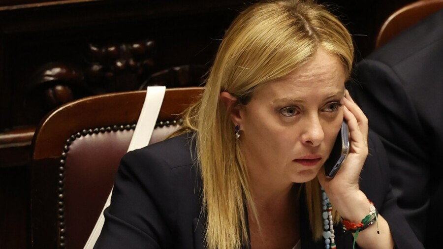 Premijerka Italije na udaru kritika zbog telefonskog razgovora sa komičarima