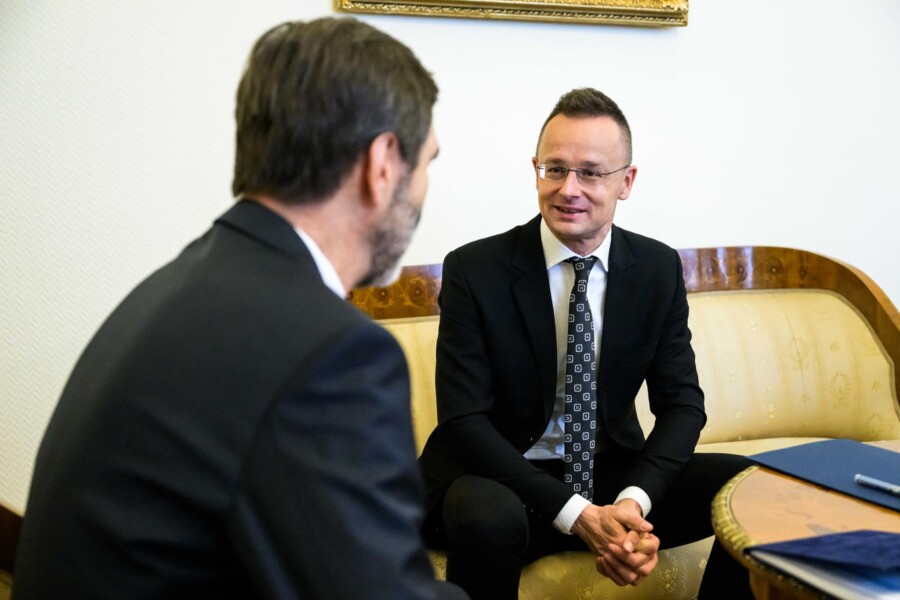 Mađari i Slovaci timski prave opoziciju Briselu i izvlače benefite za sebe
