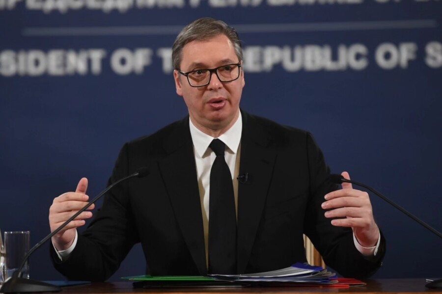 VUČIĆ Dva policajca teže povrijeđena, do sada uhapšeno 35 siledžija