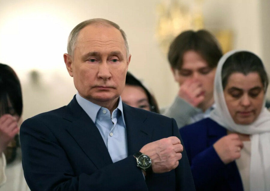 Putin prisustvovao Božićnoj liturgiji u crkvi u svojoj rezidenciji u Novo-Ogarjevu